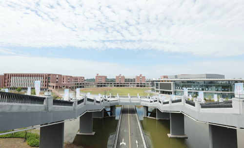 四川化工职业技术学院与四川职业技术学院 两所高职院校的特色与定位